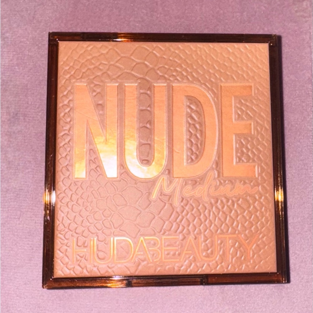 Huda beauty Nude medium mini palette